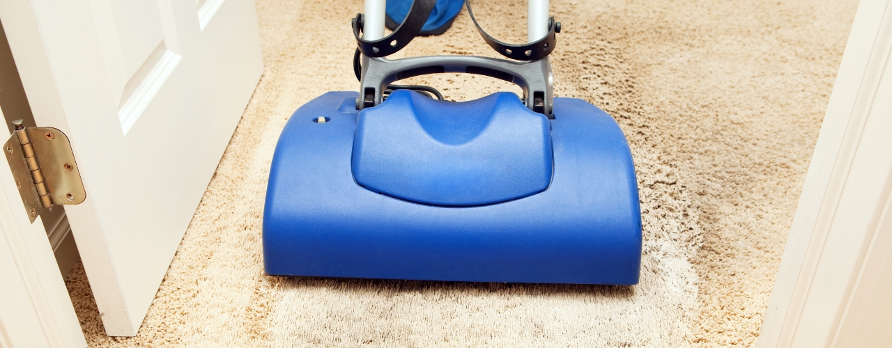 Carpet Cleaning Techniques Hot Water Extraction vs. Dry Cleaning